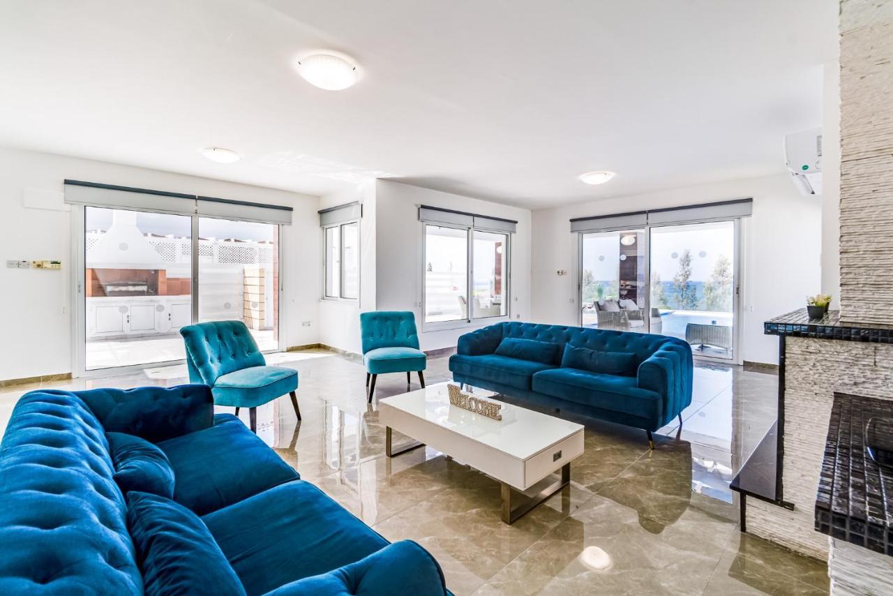 Beach Front Aqua Marina By Ezoria Villas Paralimni Buitenkant foto