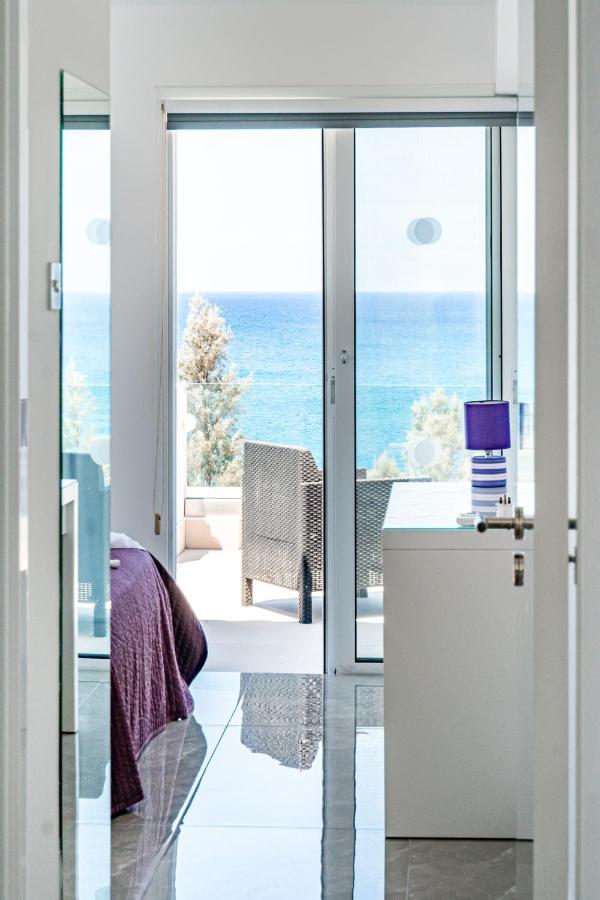 Beach Front Aqua Marina By Ezoria Villas Paralimni Buitenkant foto
