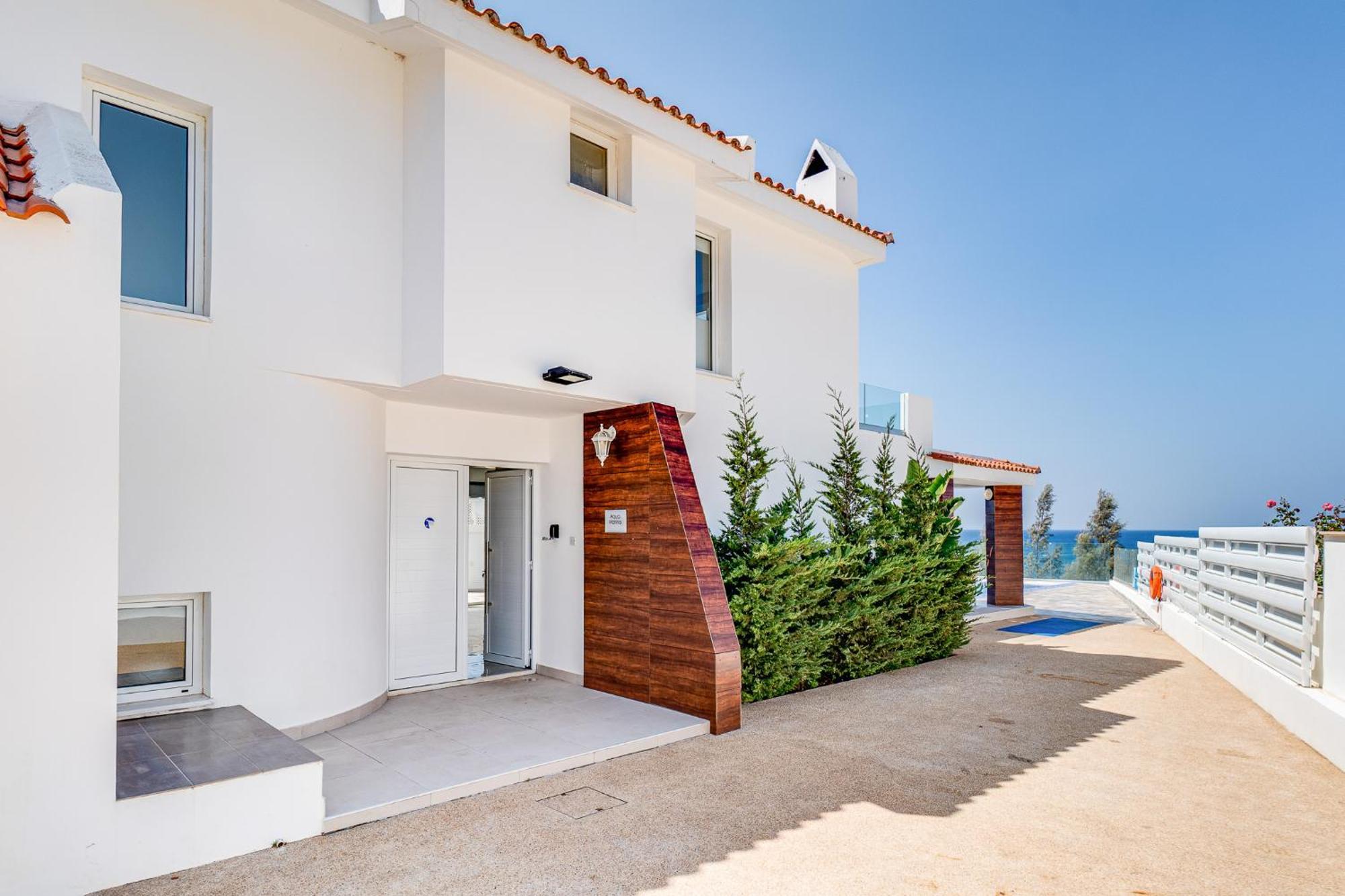 Beach Front Aqua Marina By Ezoria Villas Paralimni Buitenkant foto