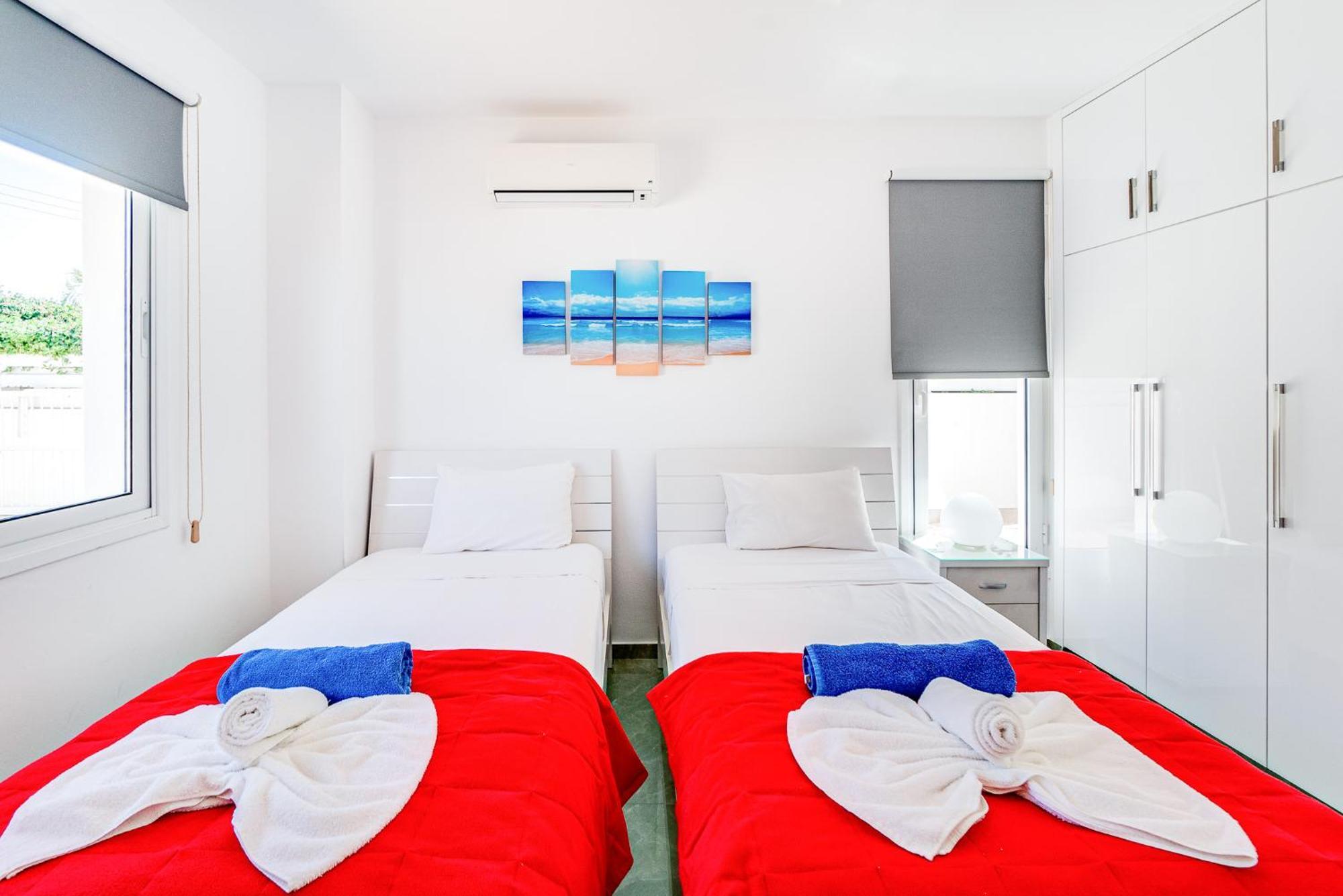 Beach Front Aqua Marina By Ezoria Villas Paralimni Buitenkant foto