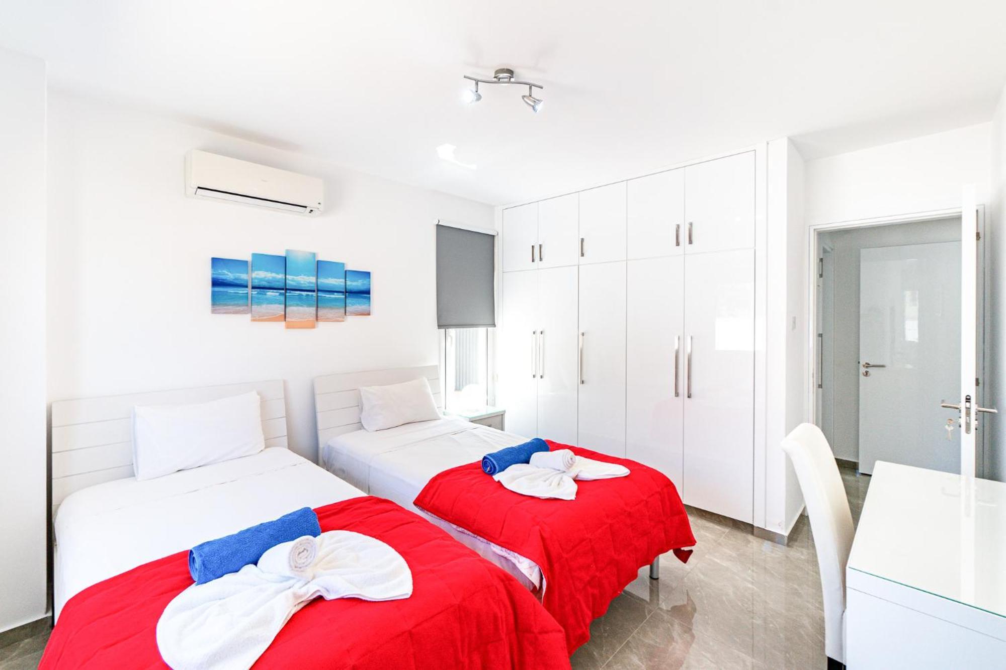 Beach Front Aqua Marina By Ezoria Villas Paralimni Buitenkant foto