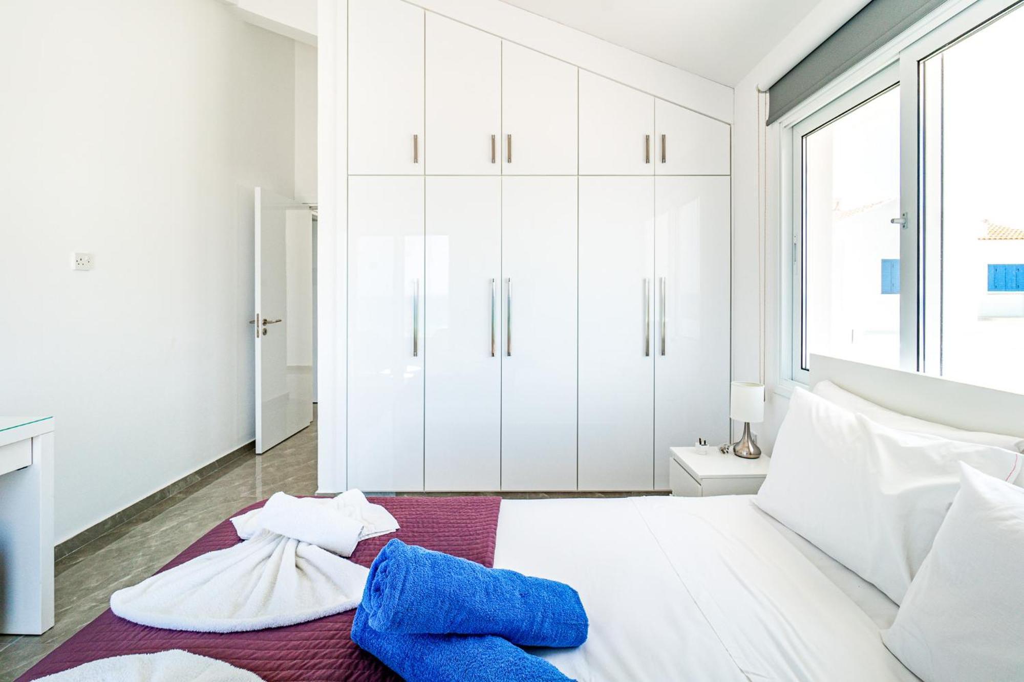 Beach Front Aqua Marina By Ezoria Villas Paralimni Buitenkant foto